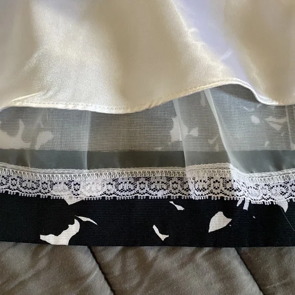 NWT WHBM Black and White Modern Floral Dress - Picture 8 of 9